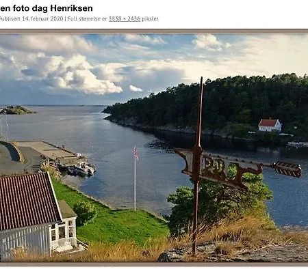 Pa Lovli Gard, Hisoya In Arendal